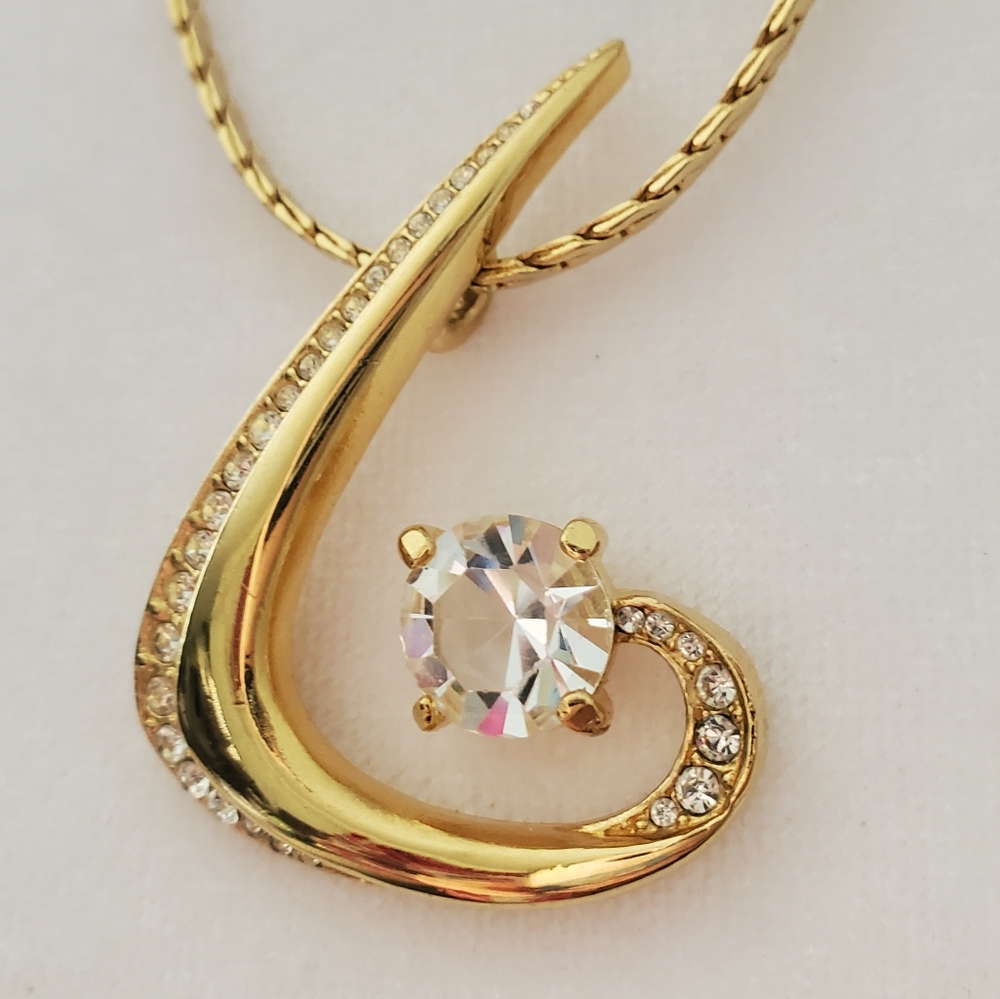 90s Glam VENDOME Women's Gold Necklace Cradle Pendant Faceted Crystal Centre
